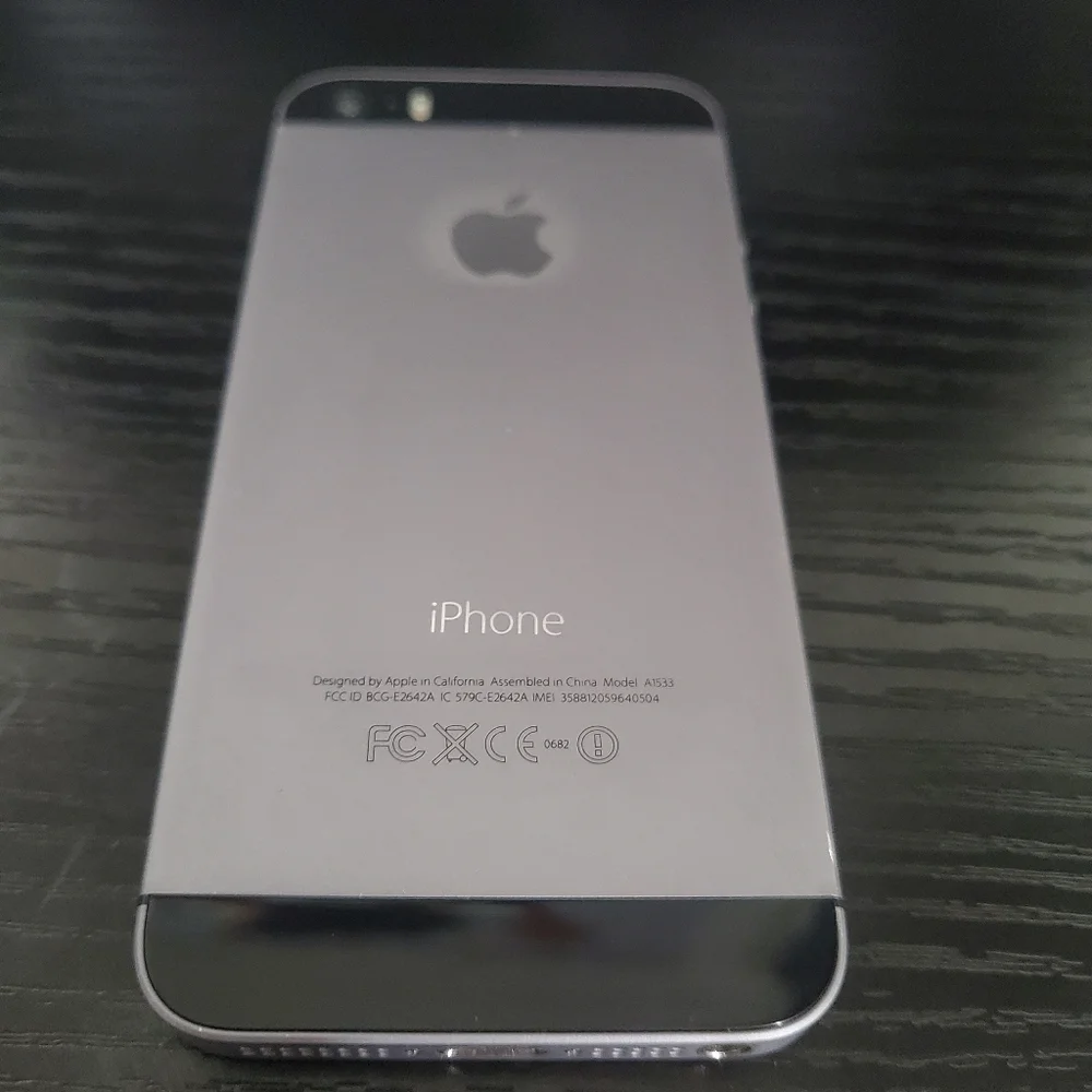 Unlocked Apple iPhone 5s 16GB Space Grey - Picture 1 of 6